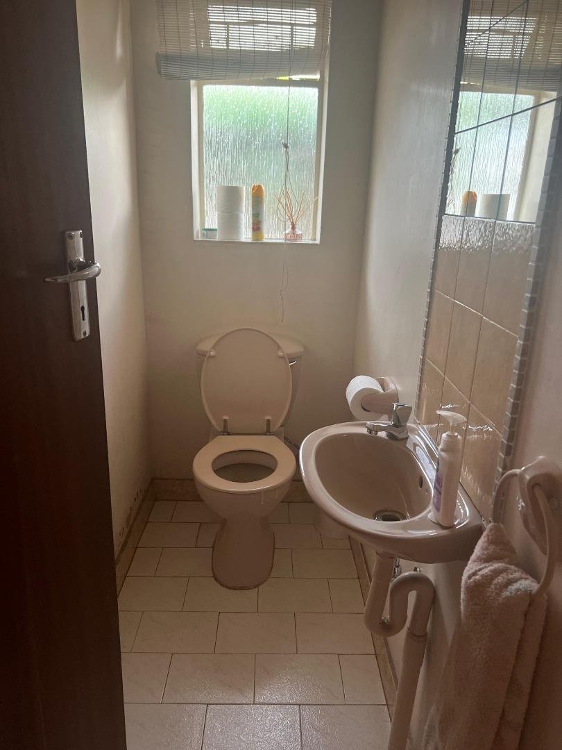 5 Bedroom Property for Sale in Potchefstroom South North West